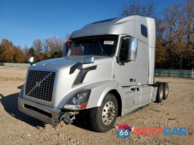 Drugie zdjęcie samochodu z przodu: 2016 VOLVO VNL SEMI TRUCK VIN:4V4NC9EH0GN939456 - miniatura