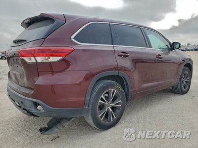 Trzecie zdjęcie samochodu z tyłu: 2018 TOYOTA HIGHLANDER LE VIN:5TDZZRFH7JS257606 - miniatura