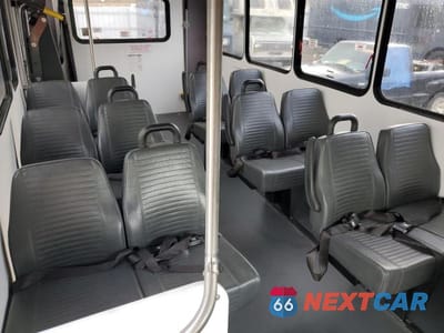 Zdjęcie 6 z 10 samochodu: 2019 FORD ECONOLINE E-350 - WHEELCHAIR SHUTTLE BUS *** PRIOR FLEET *** VIN:1FDEE3FS1KDC00958 - miniatura