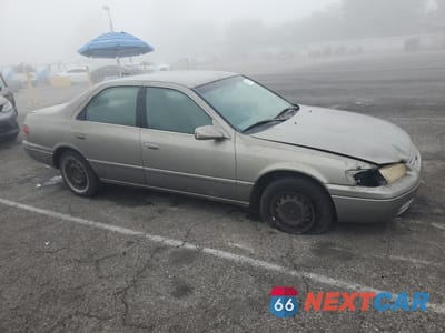Czwarte zdjęcie samochodu z boku: 1997 TOYOTA CAMRY LE VIN:JT2BG22K3V0100897 - miniatura