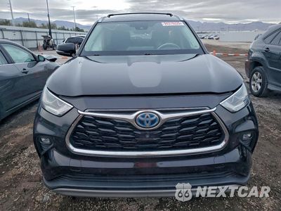 Piąte zdjęcie samochodu w środku: 2022 TOYOTA HIGHLANDER VIN:5TDFARAH2NS015376 - miniatura