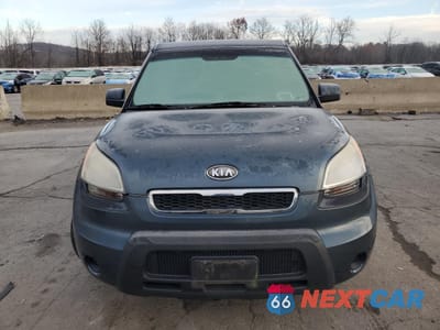 Piąte zdjęcie samochodu w środku: 2011 KIA SOUL + VIN:KNDJT2A20B7329587 - miniatura