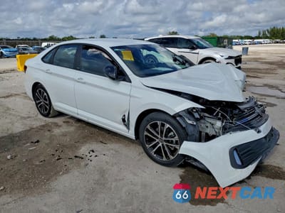 Czwarte zdjęcie samochodu z boku: 2023 VOLKSWAGEN JETTA SPORT VIN:3VWBM7BU0PM023806 - miniatura