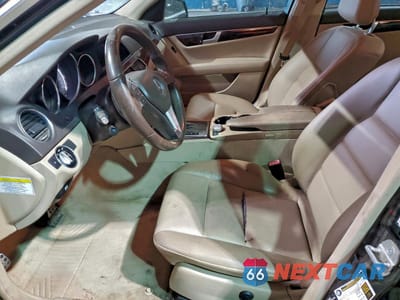 Zdjęcie 7 z 12 samochodu: 2014 MERCEDES-BENZ C 250 VIN:WDDGF4HBXEA948004 - miniatura