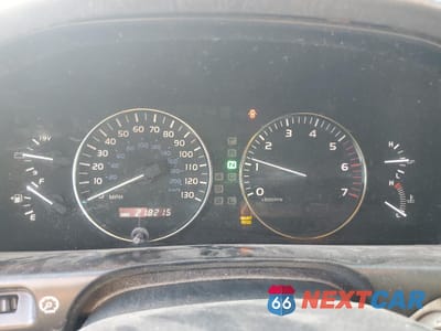 Zdjęcie 9 z 13 samochodu: 2005 LEXUS LX 470 VIN:JTJHT00W653552720 - miniatura