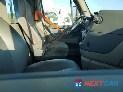 Piąte zdjęcie samochodu w środku: 2015 FREIGHTLINER CASCADIA SEMI TRUCK VIN:1FUBGEDV4FLGH4769 - miniatura