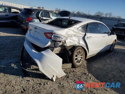 Trzecie zdjęcie samochodu z tyłu: 2015 FORD FUSION S VIN:1FA6P0G74F5114917 - miniatura