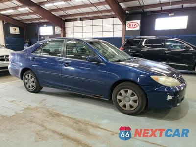 Czwarte zdjęcie samochodu z boku: 2005 TOYOTA CAMRY LE VIN:4T1BE32K35U427274 - miniatura