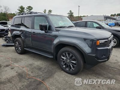 Czwarte zdjęcie samochodu z boku: 2025 TOYOTA LAND CRUISER BASE VIN:JTEABFAJ7S5011409 - miniatura