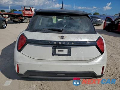 Zdjęcie 6 z 12 samochodu: 2025 MINI COOPER BASE VIN:WMW13GD08S2X10430 - miniatura