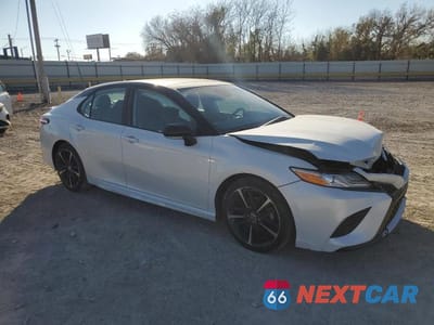 Czwarte zdjęcie samochodu z boku: 2020 TOYOTA CAMRY XSE VIN:4T1K61AK3LU302680 - miniatura