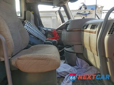 Piąte zdjęcie samochodu w środku: 2014 VOLVO VNL SEMI TRUCK VIN:4V4NC9EG3EN161898 - miniatura