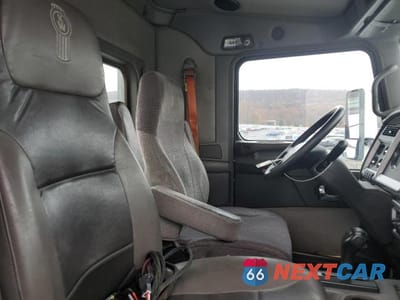 Zdjęcie 6 z 10 samochodu: 2013 KENWORTH T660 SEMI TRUCK VIN:1XKAA48X2DJ354794 - miniatura