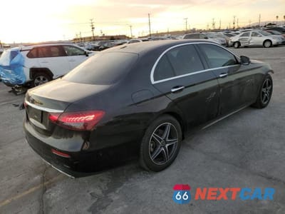 Trzecie zdjęcie samochodu z tyłu: 2021 MERCEDES-BENZ E 350 VIN:W1KZF8DBXMA891856 - miniatura