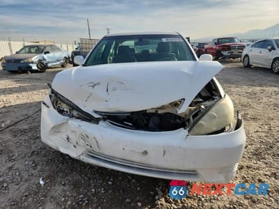Piąte zdjęcie samochodu w środku: 2005 TOYOTA CAMRY LE VIN:4T1BE32K95U620156 - miniatura