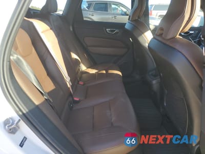 Zdjęcie 11 z 15 samochodu: 2022 VOLVO XC60 B5 MOMENTUM VIN:YV4L12DKXN1925840 - miniatura