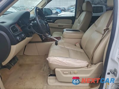 Zdjęcie 7 z 13 samochodu: 2007 CHEVROLET SUBURBAN K1500 VIN:3GNFK163X7G232064 - miniatura