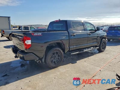 Trzecie zdjęcie samochodu z tyłu: 2021 TOYOTA TUNDRA CREWMAX SR5 VIN:5TFEY5F14MX296939 - miniatura
