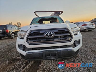 Piąte zdjęcie samochodu w środku: 2017 TOYOTA TACOMA ACCESS CAB VIN:5TFRX5GN7HX092373 - miniatura