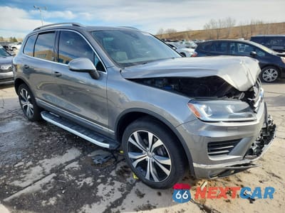 Czwarte zdjęcie samochodu z boku: 2017 VOLKSWAGEN TOUAREG WOLFSBURG VIN:WVGRF7BP2HD001871 - miniatura