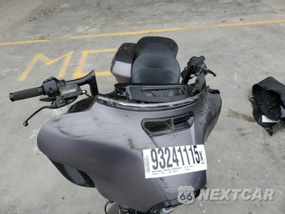 Piąte zdjęcie samochodu w środku: 2017 HARLEY-DAVIDSON FLHXS STREET GLIDE SPECIAL VIN:1HD1KRC11HB648582 - miniatura