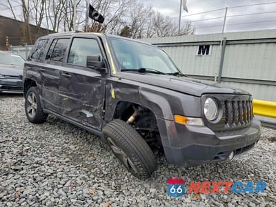 Czwarte zdjęcie samochodu z boku: 2016 JEEP PATRIOT LATITUDE VIN:1C4NJRFB2GD500647 - miniatura