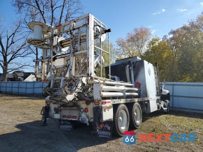 Czwarte zdjęcie samochodu z boku: 2015 KENWORTH CONSTRUCTION T800 VIN:1NKDL40X2FJ431194 - miniatura