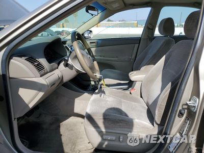 Zdjęcie 7 z 12 samochodu: 2004 TOYOTA CAMRY LE VIN:JTDBE32K040266814 - miniatura
