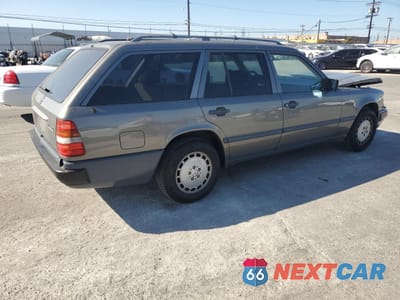 Trzecie zdjęcie samochodu z tyłu: 1987 MERCEDES-BENZ 300 TDT VIN:WDBEB93D5HF014177 - miniatura