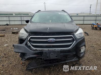 Piąte zdjęcie samochodu w środku: 2017 FORD ESCAPE SE VIN:1FMCU0GD5HUC35536 - miniatura