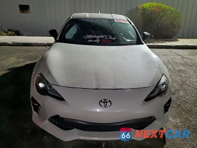 Piąte zdjęcie samochodu w środku: 2017 TOYOTA 86 BASE VIN:JF1ZNAA17H9707227 - miniatura