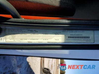 Zdjęcie 10 z 10 samochodu: 2017 VOLVO VNL SEMI TRUCK VIN:4V4N39TG3HN987979 - miniatura