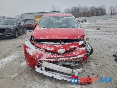 Piąte zdjęcie samochodu w środku: 2017 TOYOTA PRIUS V THREE VIN:JTDZN3EU2HJ061751 - miniatura