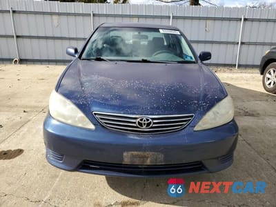 Piąte zdjęcie samochodu w środku: 2005 TOYOTA CAMRY LE VIN:4T1BE30K45U089578 - miniatura