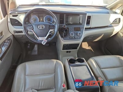 Zdjęcie 8 z 13 samochodu: 2017 TOYOTA SIENNA XLE PREMIUM 8-PASSENGER VIN:5TDYZ3DC5HS859690 - miniatura