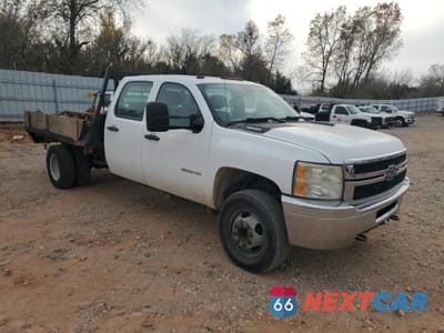 Czwarte zdjęcie samochodu z boku: 2011 CHEVROLET SILVERADO FLATBED TRUCK VIN:1GB4CZCL6BF235252 - miniatura