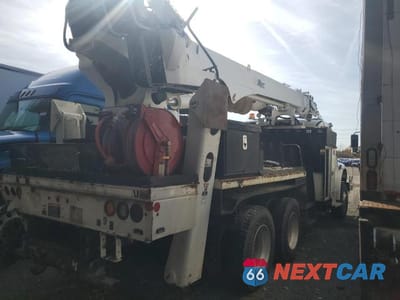 Czwarte zdjęcie samochodu z boku: 2019 FREIGHTLINER M2 106 MEDIUM DUTY VIN:1FVKCYFE4KHKP3226 - miniatura