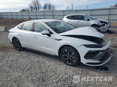 Czwarte zdjęcie samochodu z boku: 2025 HYUNDAI SONATA SEL VIN:KMHL64JA8SA433164 - miniatura