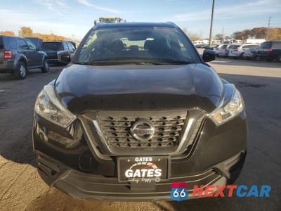 Piąte zdjęcie samochodu w środku: 2020 NISSAN KICKS SV VIN:3N1CP5CV5LL526843 - miniatura