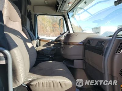 Piąte zdjęcie samochodu w środku: 2018 VOLVO VNL SEMI TRUCK VIN:4V4NC9EH0JN886720 - miniatura