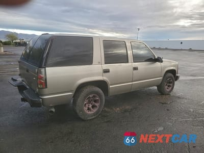 Trzecie zdjęcie samochodu z tyłu: 1999 GMC YUKON VIN:1GKEC13R5XJ801805 - miniatura