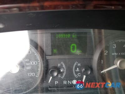 Zdjęcie 9 z 12 samochodu: 2006 LINCOLN TOWN CAR SIGNATURE VIN:1LNHM81V76Y620625 - miniatura