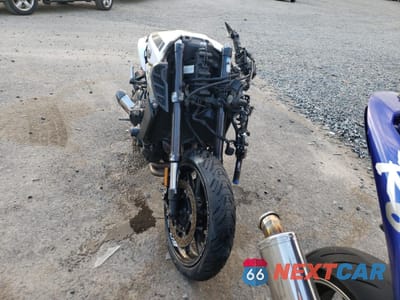 Drugie zdjęcie samochodu z przodu: 2017 YAMAHA FZ09 VIN:JYARN53E9HA001324 - miniatura