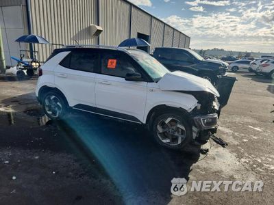Czwarte zdjęcie samochodu z boku: 2023 HYUNDAI VENUE SEL VIN:KMHRC8A35PU235028 - miniatura
