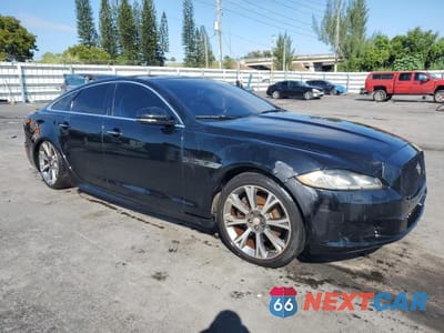 Czwarte zdjęcie samochodu z boku: 2015 JAGUAR XJ VIN:SAJWA1CZ7F8V86845 - miniatura