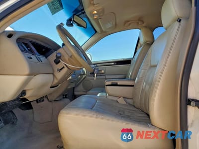 Zdjęcie 7 z 14 samochodu: 2007 LINCOLN TOWN CAR SIGNATURE VIN:1LNHM81V87Y605102 - miniatura