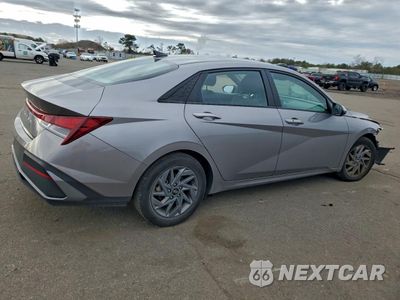 Trzecie zdjęcie samochodu z tyłu: 2024 HYUNDAI ELANTRA SEL VIN:KMHLM4DG9RU637213 - miniatura