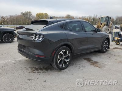 Trzecie zdjęcie samochodu z tyłu: 2021 FORD MUSTANG MACH-E PREMIUM VIN:3FMTK3RM3MMA56866 - miniatura