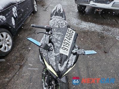 Piąte zdjęcie samochodu w środku: 2023 KAWASAKI EX650 R VIN:ML5EXER17PDA88099 - miniatura