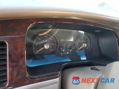 Zdjęcie 9 z 12 samochodu: 2010 LINCOLN TOWN CAR SIGNATURE LIMITED VIN:2LNBL8CV6AX623823 - miniatura
